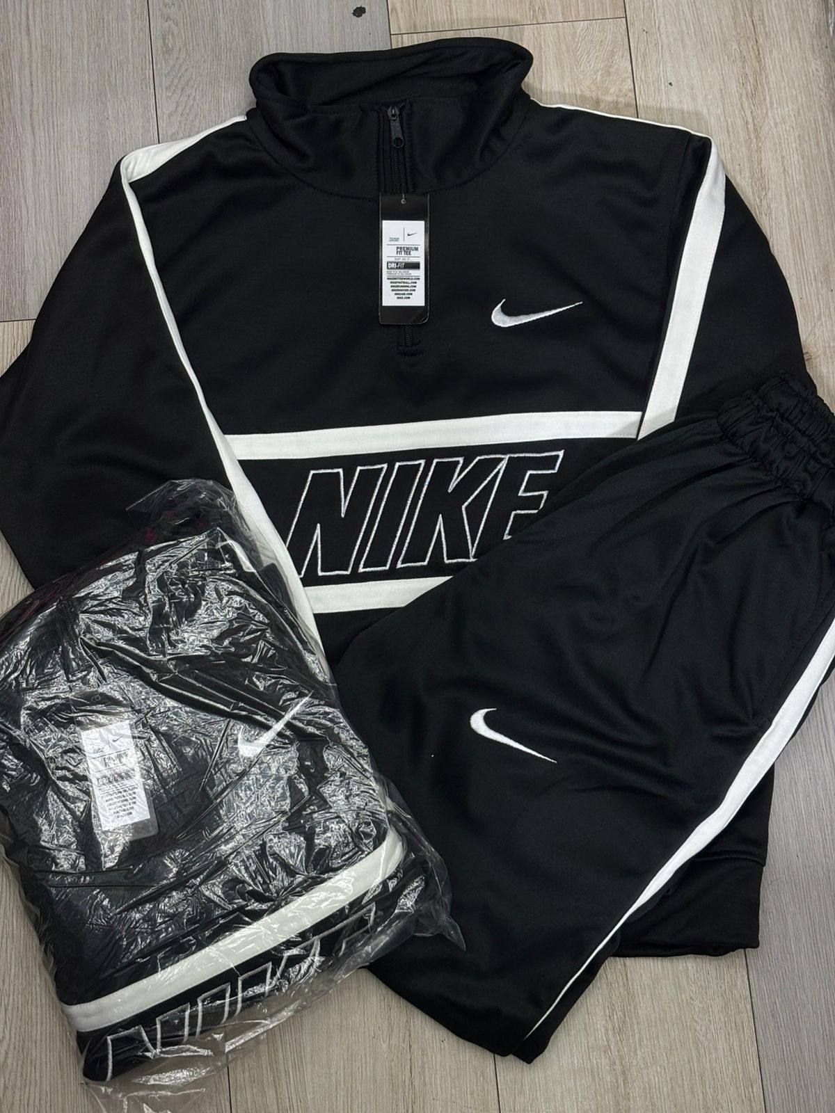 CONJUNTO NIKE UNSEX LOGO IMPORTADO